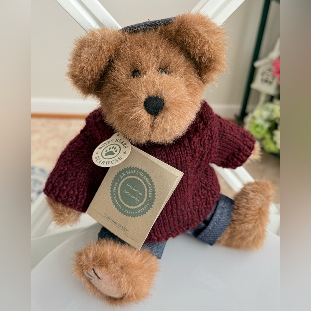Gen-yoo-wine BOYDS “Leo Bruinski” Bear